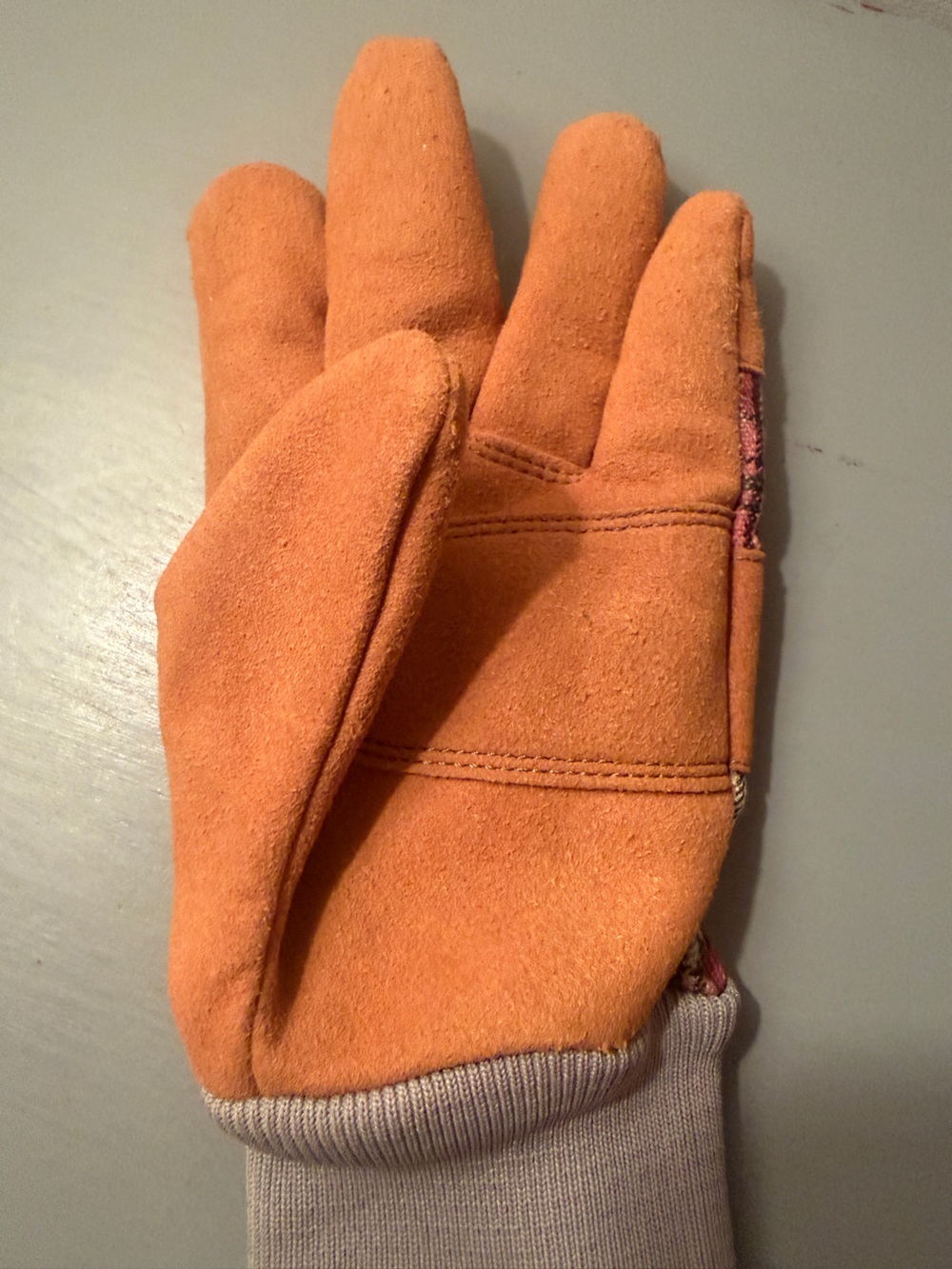 Carhartt Tan and Pink Plaid Women’s Work Gloves - Picture 4 of 6